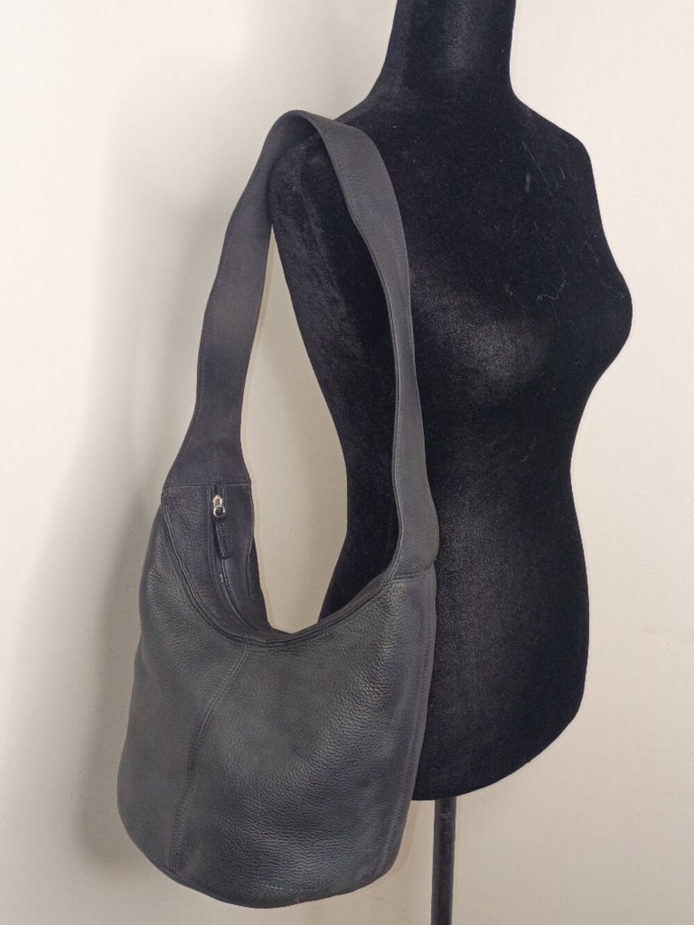 Y2K WILSONS LEATHER Black Pebbled Slouchy Hobo Bucket Shoulder Bag Minimalist